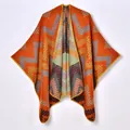 Poncho en maille orange pour femme avec motifs géométriques et ouverture frontale - Orange