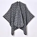 Poncho de punto para mujer con patrón geométrico en blanco y negro y diseño abierto - Clip de Papel Negro