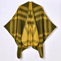 Poncho tricoté oversize pour femme avec motif à carreaux vert et jaune - Jaune-vert