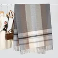 Gestreepte oversized sjaal met kasjmiergevoel en franjes voor dames en heren - 180x64cm / Grijs Koffie