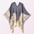 Detailed view of color-block poncho with beige tassels and large check pattern - Pullover Five Star Plaid Navy Blue