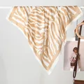 Eleganter Seidensatin-Quadrat-Schal mit Zebra-Print in Champagnergold und Weiß - 70x70cm / Zebramuster Khaki