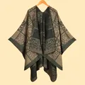 Vintage Karomuster Strickschal mit dunkelgrünen Mustern und stilvollem offenem Design - Grün Kamel Linien-Karo