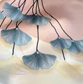 Damen Seidenschal mit grünem Druck und blau-gelben Ginkgoblatt-Mustern für Frühling - 70x70cm / Ginkgoblatt Rosa