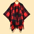 Châle cape à carreaux rouges et noirs avec franges décoratives pour femmes en automne - Carreaux Rouge et Noir