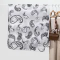 Elegante chal rectangular blanco con estampado Paisley en tejido de gasa ligero - Blanco Roto