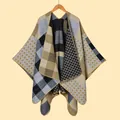 Poncho chal para mujer con diseño geométrico de cuadros para otoño e invierno - 135cmx155cm / Negro Caqui Patchwork