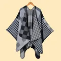 Capa chal para mujer con diseño geométrico de cuadros en negro y gris para otoño - 135cmx155cm / Negro Gris Patchwork