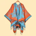 Poncho in maglia reversibile con motivo floreale e frange eleganti da donna arancione e blu - Arancione