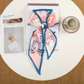 Bloemen zijden sjaal met blauwe rand en roze patronen voor haar of handtassen - Blauw Roze Ditsy Bloemen (40)