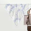 Elegante foulard quadrato bianco con classico motivo paisley blu e stampa floreale rossa - 70x70cm / Blu Ciliegia Paisley