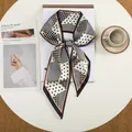 Zijden sjaal met stippen en strepen geknoopt in een strik met roze rand - Zwart Streep Polka Dot Patchwork (21)