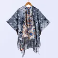 Scialle reversibile spesso stile retrò con motivi etnici e eleganti nappe decorative - Taglia unica / Stampa Etnica a Rombi
