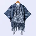 Detail eines dicken doppelseitigen Schals mit Paisley-Muster und Hahnentrittfutter - Einheitsgröße / Quadratischer Paisley Hahnentritt