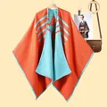 Dettaglio della trama a maglia dello scialle geometrico arancione e blu con bordi - Arancione (Riga Arrotolata Rombo)