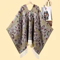 Poncho femme à motif léopard avec nœuds dorés et bordure à franges élégante - Grand Gland Noeud Léopard / Kaki