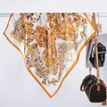 Eleganter 70cm Seidenschal mit Schmetterlingsdruck und luxuriösen Blumenmustern - Schmetterling Orange
