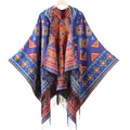 Ethno-Poncho mit Kapuze und Quasten in Königsblau mit geometrischem Webmuster - Kapuzen-Quasten-Rauten-Stil / Blau