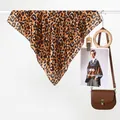 Pañuelo de seda clásico para mujer con estampado de leopardo, textura suave y diseño elegante - Tigre Leopardo Café