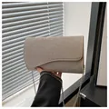 Detailed view of the champagne gold evening clutch with glitter texture and chain strap - Khaki