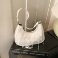 Κομψή τσάντα Hobo από δαντέλα σε ζαχαρί χρώμα με 3D πεταλούδες και λουράκι - Λευκό