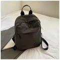 Sac à dos en nylon anthracite de grande capacité avec design minimaliste et logo M - Noir