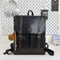 Zaino vintage in pelle PU nera con finiture marroni e ciondolo a forma di orsetto - Nero Con Pendente