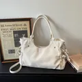 Sac fourre-tout beige crème en cuir avec poches latérales à cordon et détails argentés - Blanc Cassé
