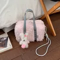 Borsa a cuscino in peluche rosa con manico grigio chic e ciondolo a orsetto - Con Ciondolo / Rosa