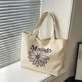 Retro canvas tote bag with embroidered daisy and Maodo lettering in minimalist style - Off White