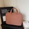 Sac à main matelassé pour ordinateur en rose poudré avec poignées renforcées et double zip - Rouge Brique