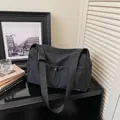 Große schwarze Reisetasche mit Nass-Trocken-Trennung und verstellbarem Gurt - Schwarz
