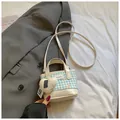 Mini sac seau à carreaux bleus avec breloque cœur en peluche et bordure en cuir - Bleu Petit