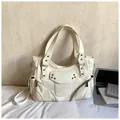 Elegante borsa tote bianco crema capiente con borchie argentate e varie tasche - Bianco