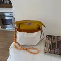 Bolso de hombro bicolor con cordón en amarillo, marrón y beige con correa tejida - Blanco Roto