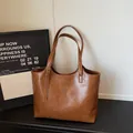 Grand sac cabas marron chic avec texture cuir et bandoulière réglable pour femmes - Sans Pendentif / Brun Jaune