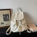Mini mochila beige minimalista con estrellas plateadas y correas ajustables - Blanco Roto