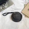 Mini custodia per auricolari a cappello da pescatore in denim nero con cordino - Nero