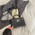 Borsa a tracolla quadrata nera minimalista in pelle PU con doppia cerniera e manico - Nero