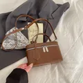 Elegante borsa a mano vintage marrone squadrata con doppie cerniere argentate - Marrone