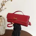 Sac à bandoulière rouge chic avec strass, garniture dorée et poignée pour femme - Rouge