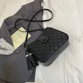 Elegante borsa a secchiello nera trapuntata con nappine di diamanti decorativi da donna - Nero