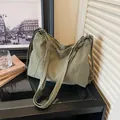 Bolso hobo vintage de lona verde salvia para mujer con correas dobles y detalles metálicos - Verde Militar