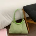 Borsa a spalla verde chiaro in finta pelle scamosciata con fiori di strass eleganti - Senza Ciondolo / Verde