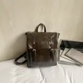 Mochila retro de cuero PU marrón oscuro para estudiantes con gran capacidad y hebillas - Marrón