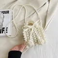 Mini-Perlen-Handtasche mit weißer Seidenschleife und langer Perlen-Umhängetaschenkette - Gebrochenes Weiß