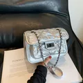 Sac bandoulière argenté matelassé avec texture froissée et finitions métalliques - Argent Petit