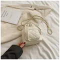 Gesteppte cremefarbene Beuteltasche mit Tunnelzug, goldener Kette und elegantem PU-Leder - Gebrochenes Weiß