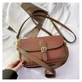 Borsa sottobraccio vintage in pelle marrone scuro con finiture marrone chiaro - Rosso