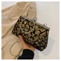 Vintage Abendtasche in Schwarz mit goldenen Pailletten und Strassring-Griff für Damen - Gold